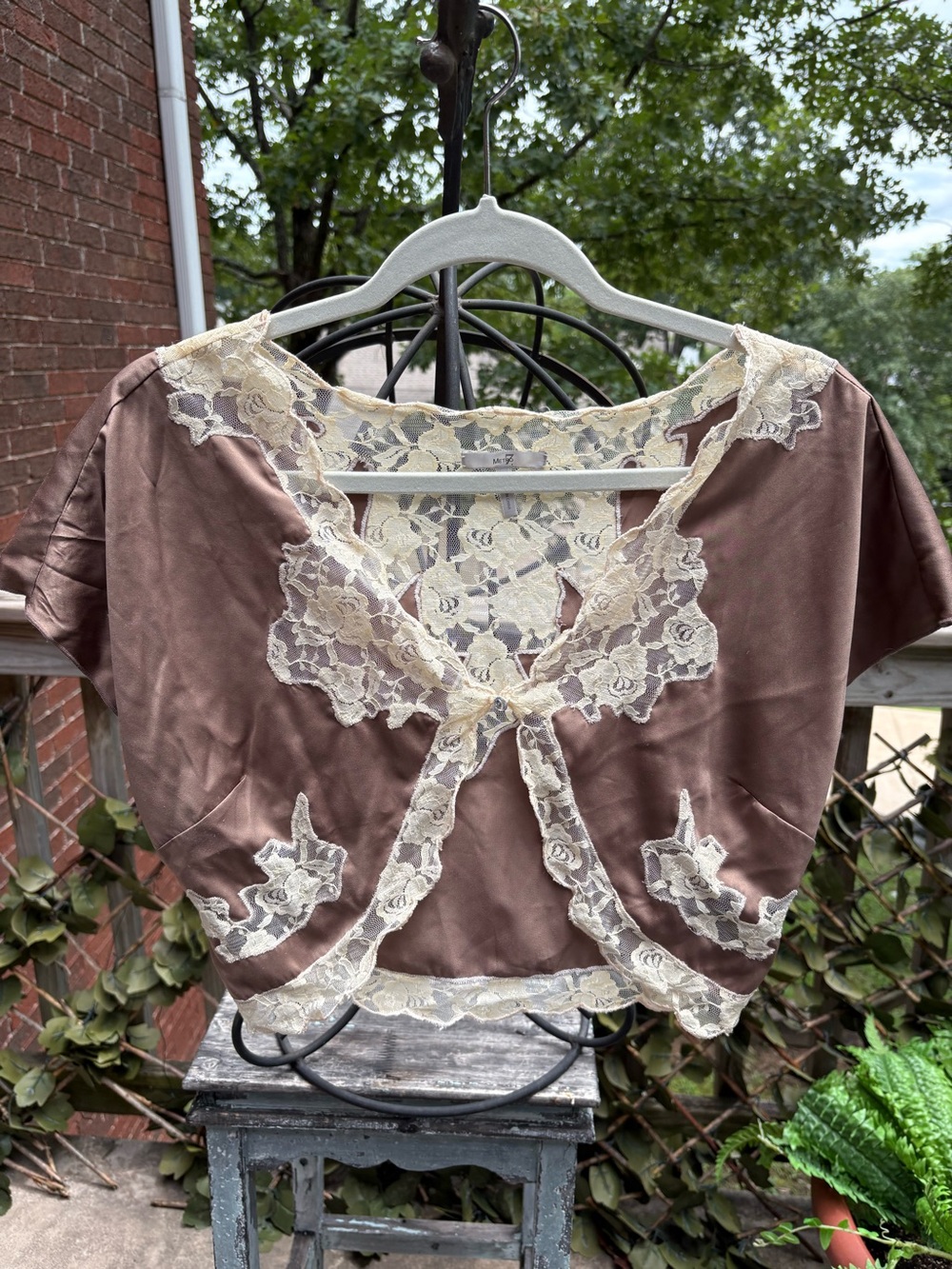 Metro 7 Lace Crop Top Lingerie in Coffee and Ivory